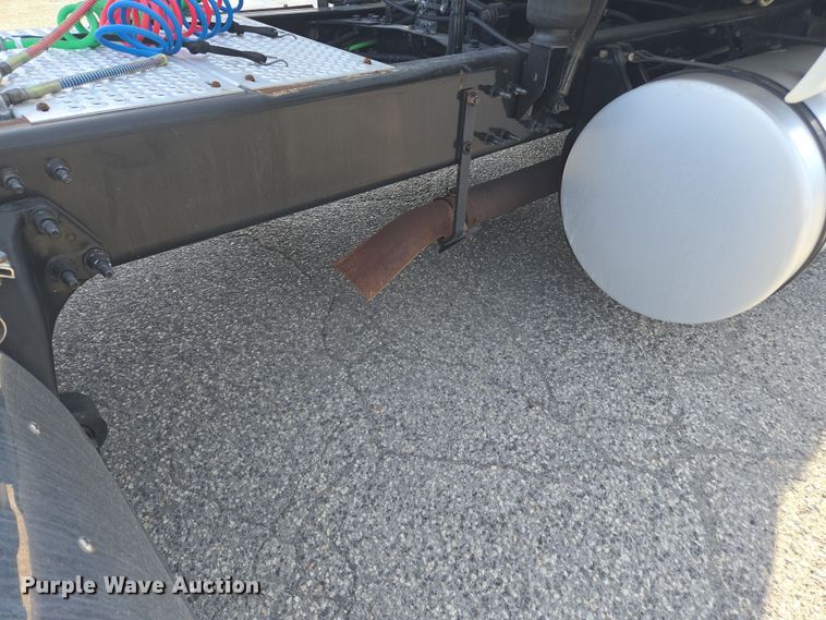 image for item DW1860 2018 International LT625 semi truck