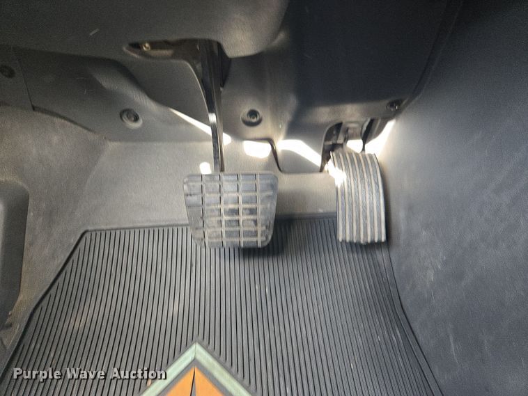 image for item DW1860 2018 International LT625 semi truck