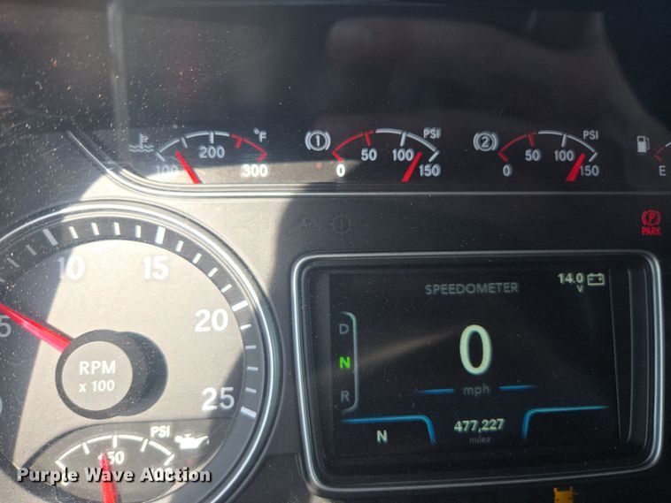 image for item DW1860 2018 International LT625 semi truck