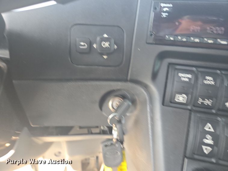 image for item DW1860 2018 International LT625 semi truck