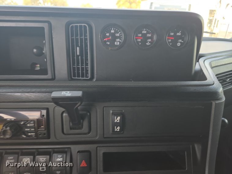 image for item DW1860 2018 International LT625 semi truck