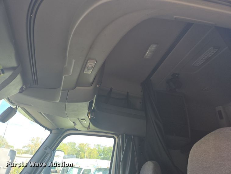 image for item DW1860 2018 International LT625 semi truck