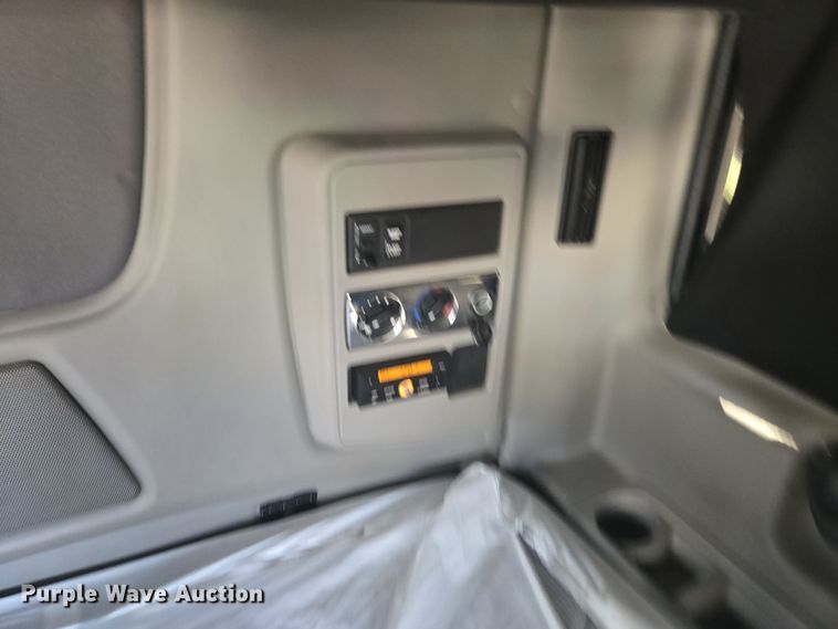 image for item DW1860 2018 International LT625 semi truck