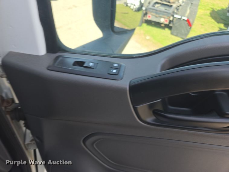 image for item DW1860 2018 International LT625 semi truck