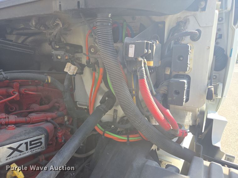 image for item DW1860 2018 International LT625 semi truck