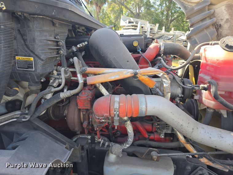 image for item DW1860 2018 International LT625 semi truck