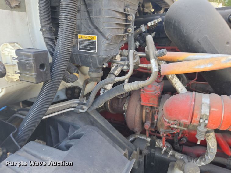 image for item DW1860 2018 International LT625 semi truck