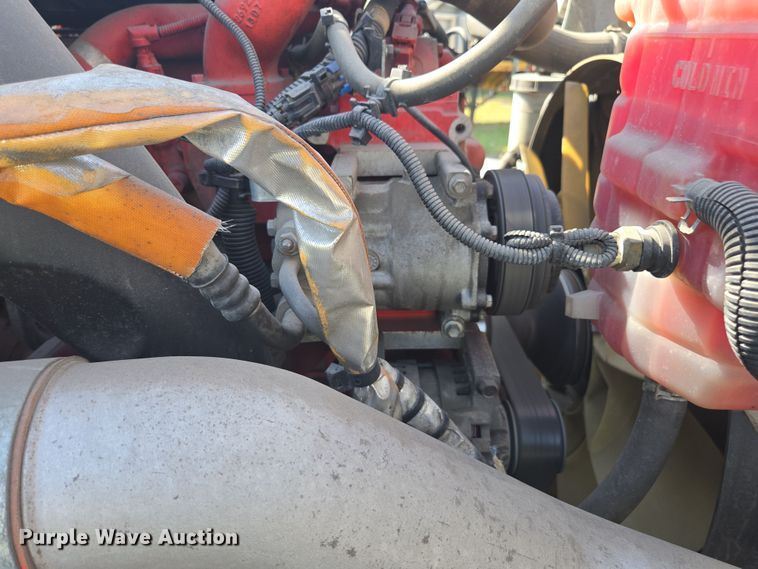 image for item DW1860 2018 International LT625 semi truck