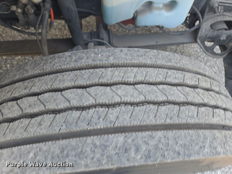 image for item DW1860 2018 International LT625 semi truck