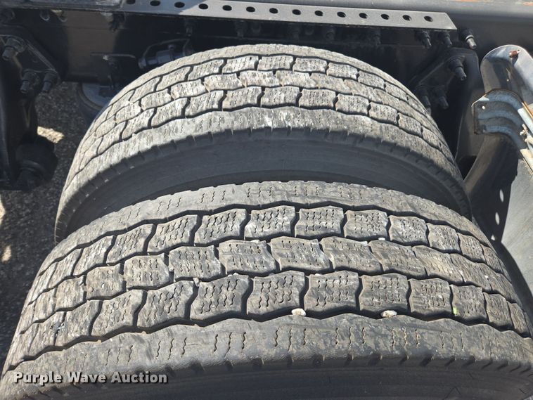 image for item DW1860 2018 International LT625 semi truck