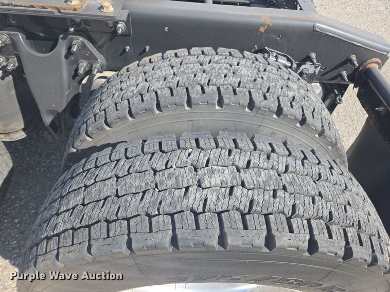 image for item DW1860 2018 International LT625 semi truck