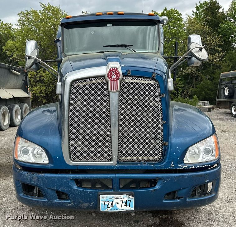 image for item DW5116 2014 Kenworth T600 semi truck
