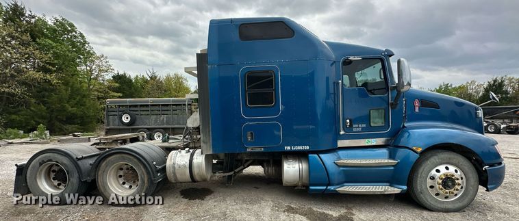 image for item DW5116 2014 Kenworth T600 semi truck