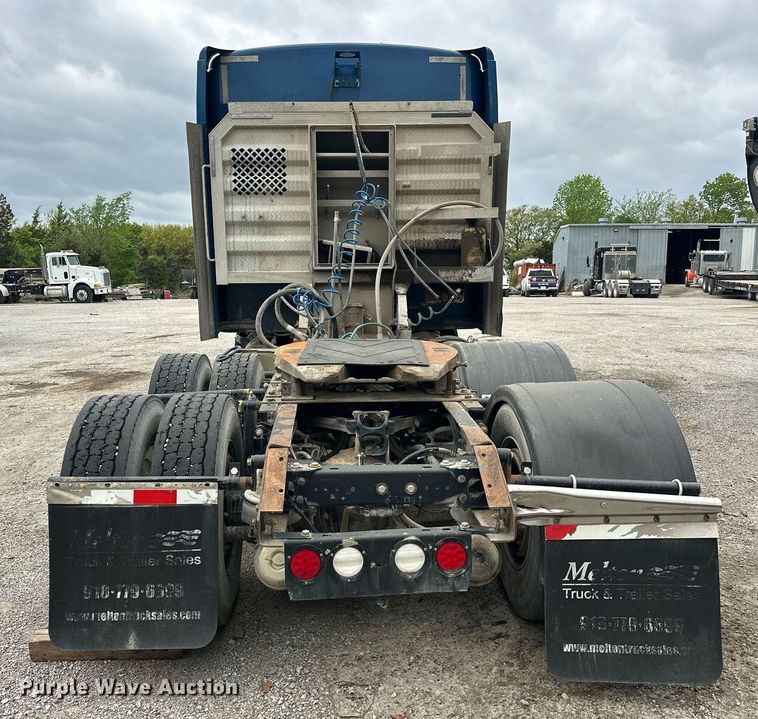 image for item DW5116 2014 Kenworth T600 semi truck