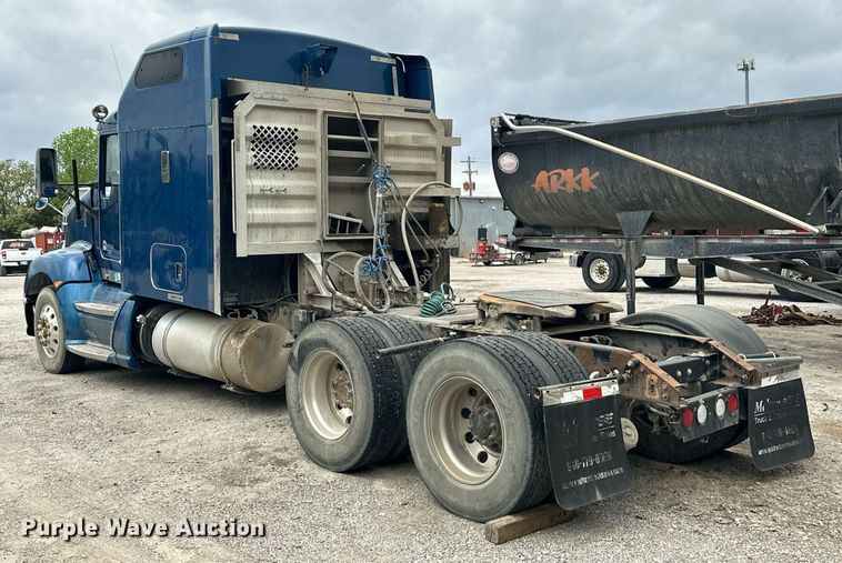 image for item DW5116 2014 Kenworth T600 semi truck