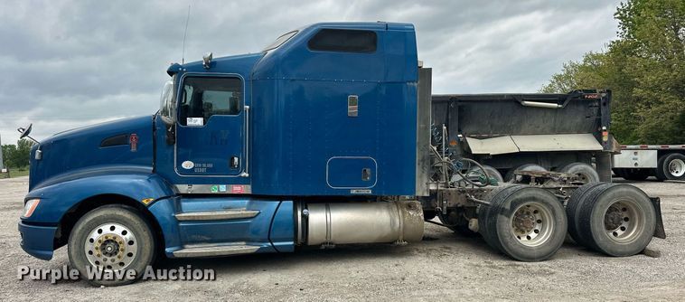 image for item DW5116 2014 Kenworth T600 semi truck