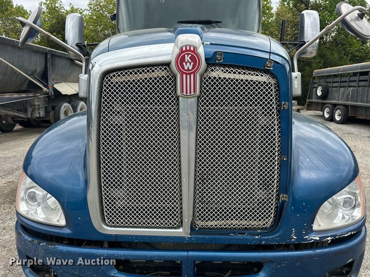 image for item DW5116 2014 Kenworth T600 semi truck