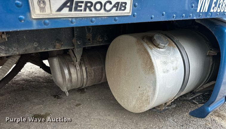 image for item DW5116 2014 Kenworth T600 semi truck