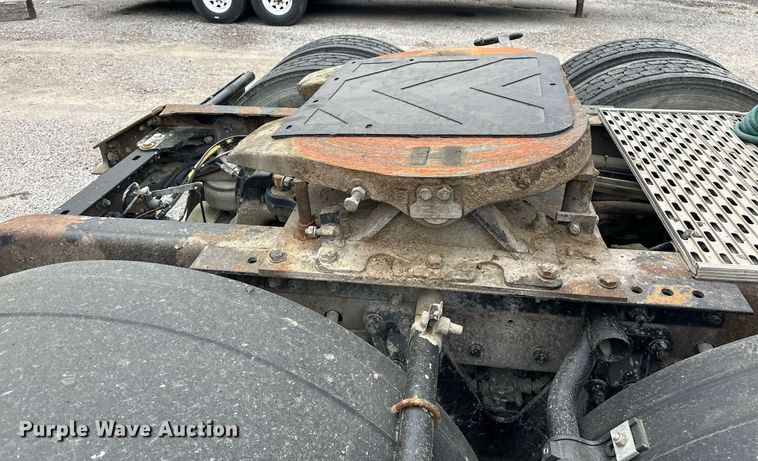 image for item DW5116 2014 Kenworth T600 semi truck