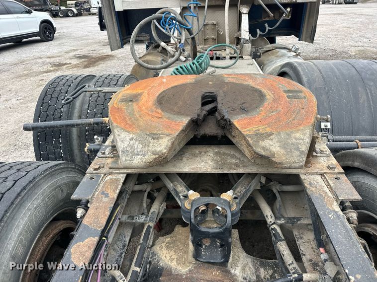 image for item DW5116 2014 Kenworth T600 semi truck