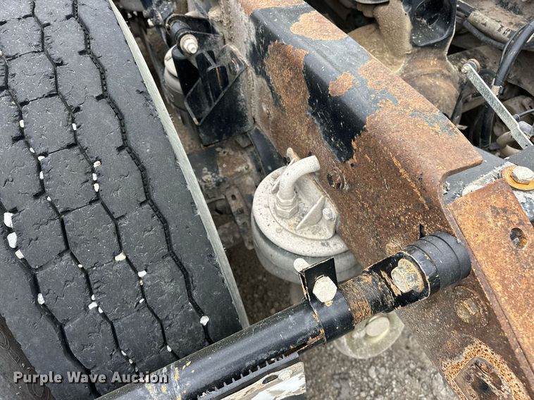 image for item DW5116 2014 Kenworth T600 semi truck