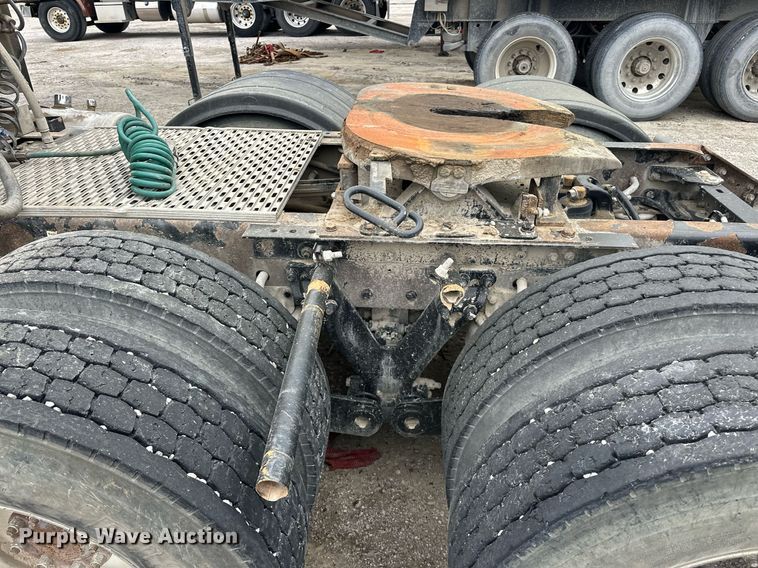 image for item DW5116 2014 Kenworth T600 semi truck