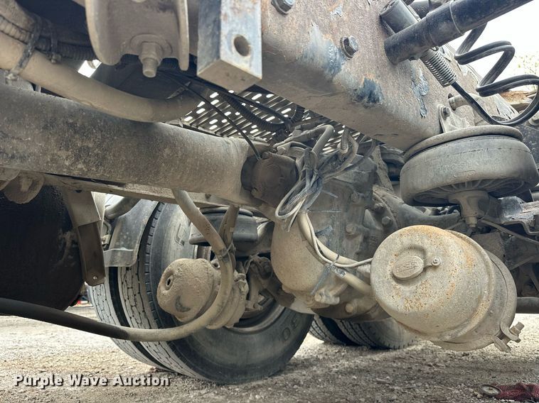 image for item DW5116 2014 Kenworth T600 semi truck