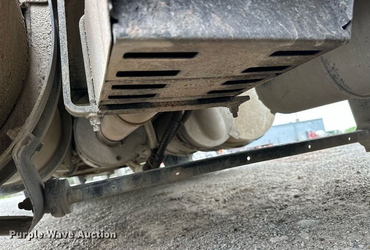 image for item DW5116 2014 Kenworth T600 semi truck