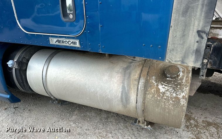 image for item DW5116 2014 Kenworth T600 semi truck