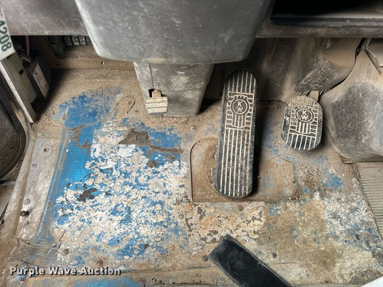 image for item DW5116 2014 Kenworth T600 semi truck