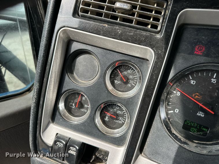 image for item DW5116 2014 Kenworth T600 semi truck