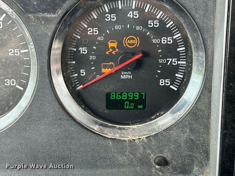 image for item DW5116 2014 Kenworth T600 semi truck