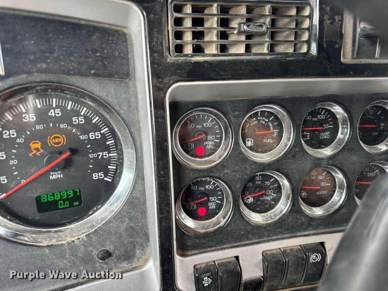 image for item DW5116 2014 Kenworth T600 semi truck