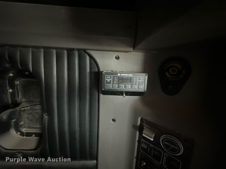 image for item DW5116 2014 Kenworth T600 semi truck