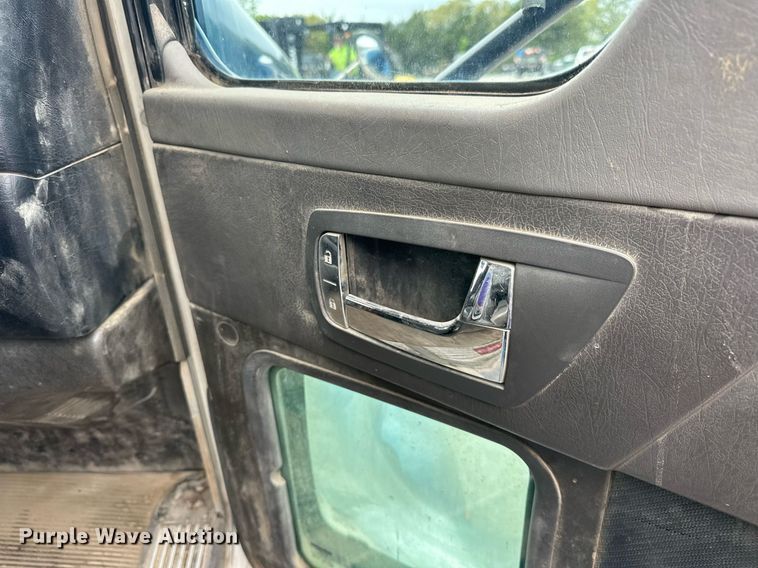 image for item DW5116 2014 Kenworth T600 semi truck