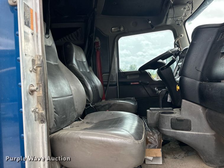 image for item DW5116 2014 Kenworth T600 semi truck