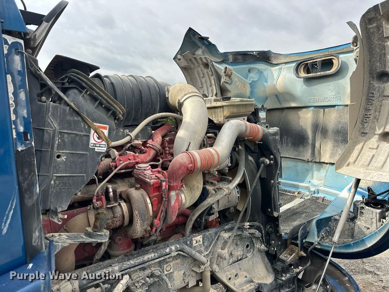 image for item DW5116 2014 Kenworth T600 semi truck