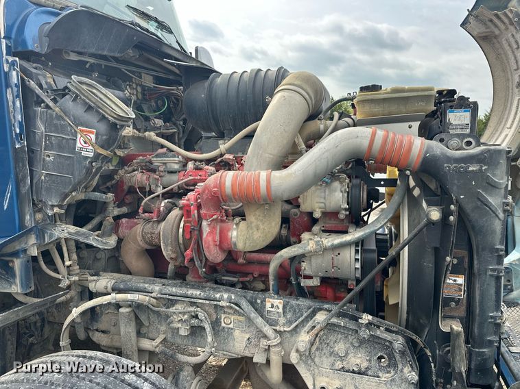 image for item DW5116 2014 Kenworth T600 semi truck