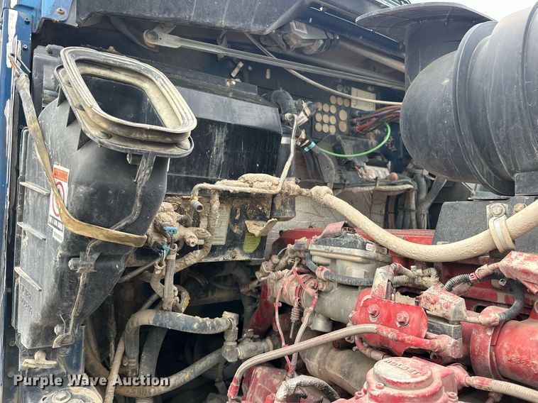 image for item DW5116 2014 Kenworth T600 semi truck