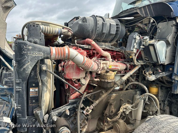 image for item DW5116 2014 Kenworth T600 semi truck