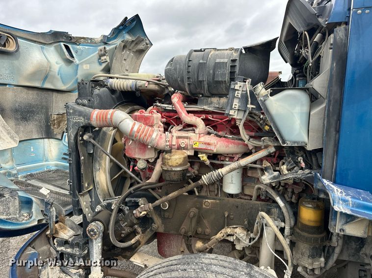 image for item DW5116 2014 Kenworth T600 semi truck