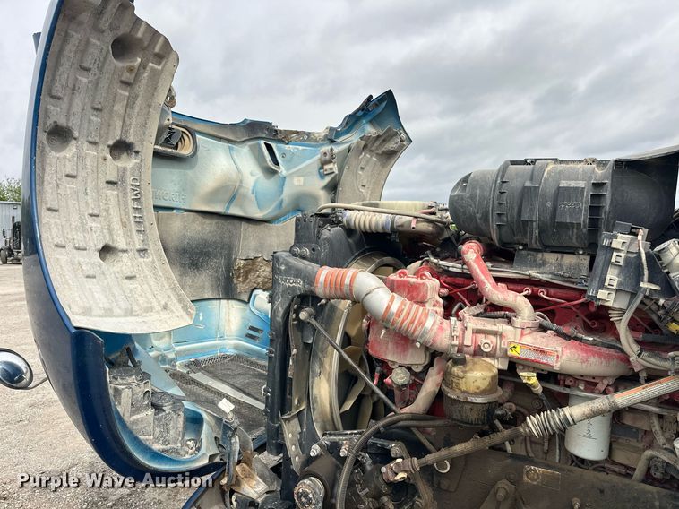 image for item DW5116 2014 Kenworth T600 semi truck