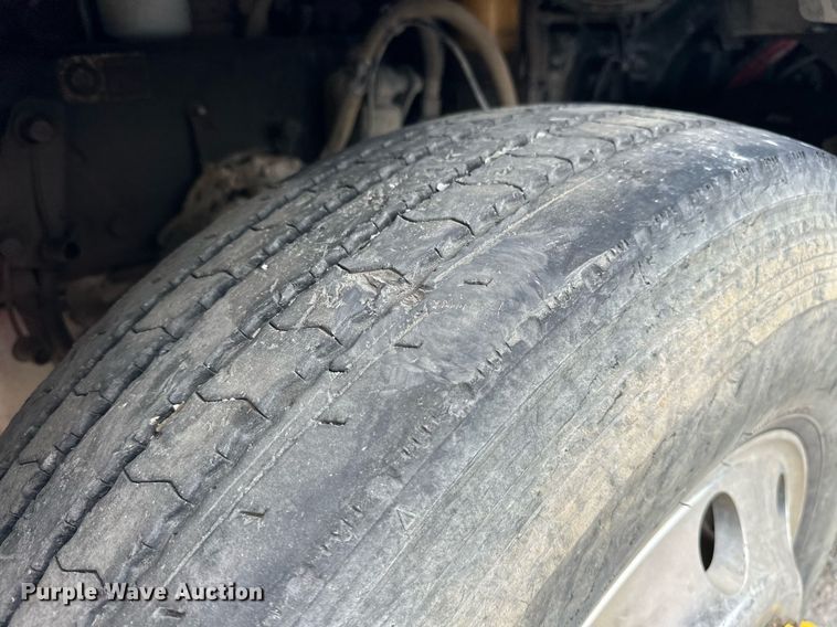 image for item DW5116 2014 Kenworth T600 semi truck