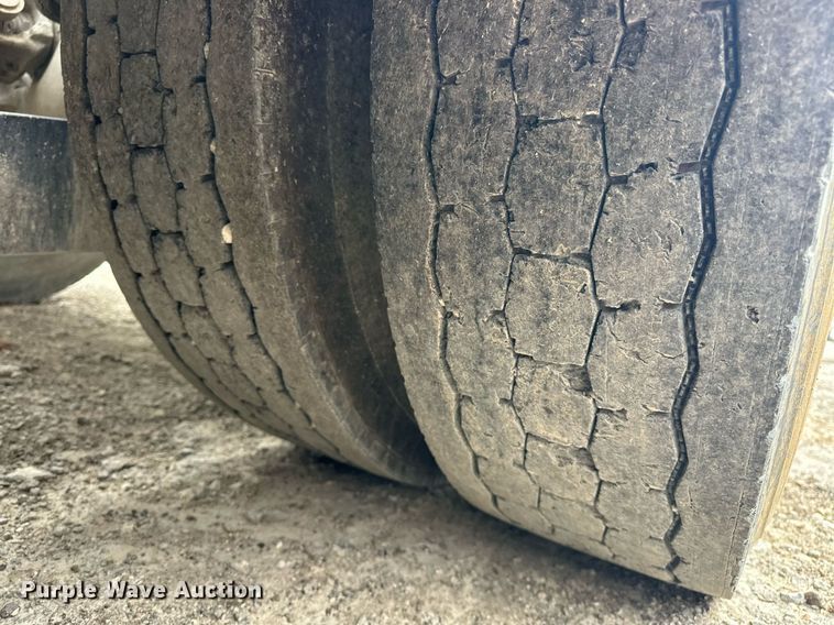 image for item DW5116 2014 Kenworth T600 semi truck