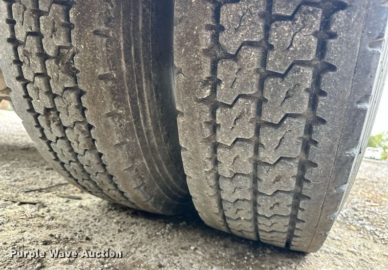 image for item DW5116 2014 Kenworth T600 semi truck