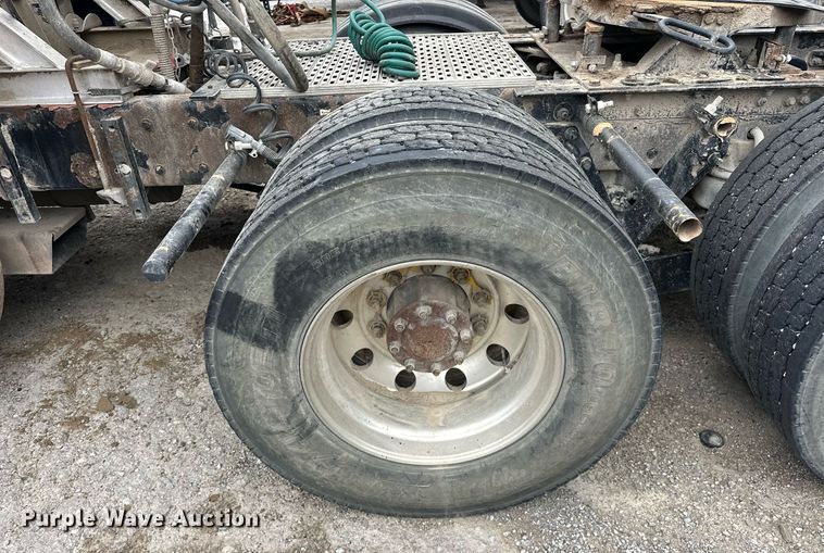 image for item DW5116 2014 Kenworth T600 semi truck