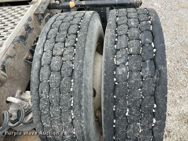 image for item DW5116 2014 Kenworth T600 semi truck