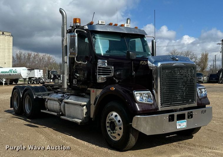 image for item EA2374 2014 Freightliner  Coronado SD 122 semi truck