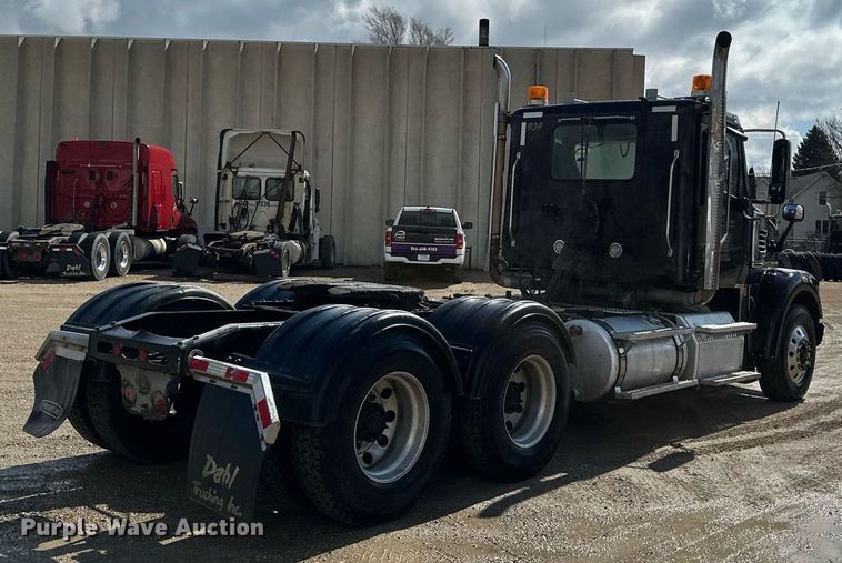 image for item EA2374 2014 Freightliner  Coronado SD 122 semi truck