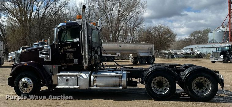 image for item EA2374 2014 Freightliner  Coronado SD 122 semi truck